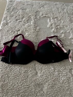 Women’s Seamless Convertible Bra - Black & Deep Magenta 36D